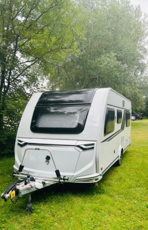 5 Sterne Wohnwagen direkt an der Messe - comfortable new caravan at fair trade - floor heating - 2 big beds - fully equipped home - auf Expo Plaza und Hannover Messe - Klimaanlage - Fussbodenheizung -